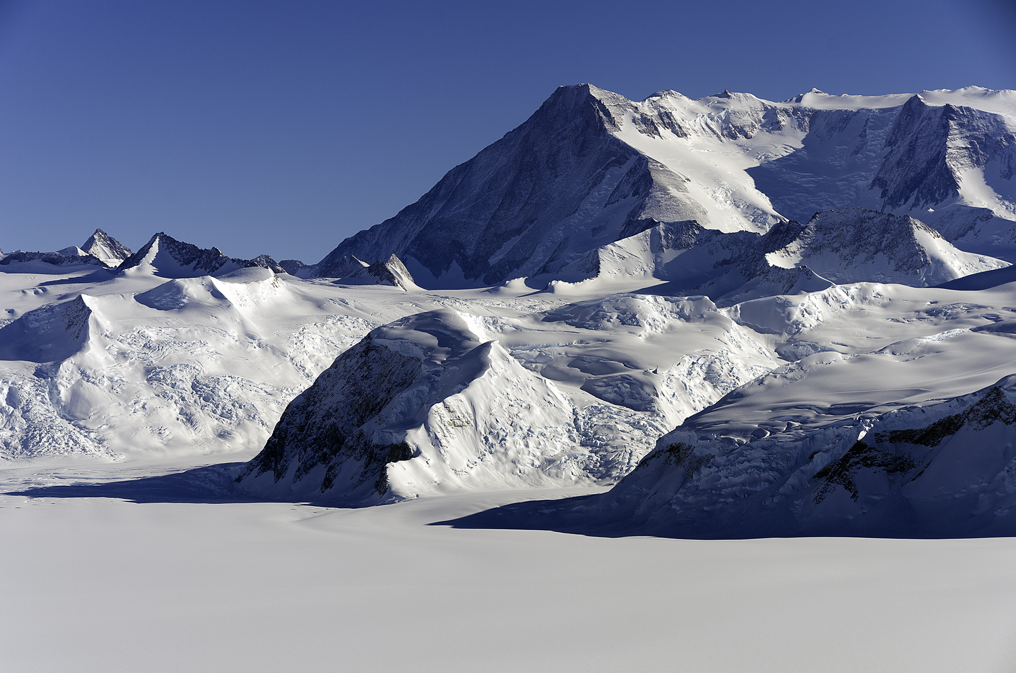 Ellsworth Mountains in Antarctica seen from NASA's DC-8. Credit: NASA/Michael Studinger